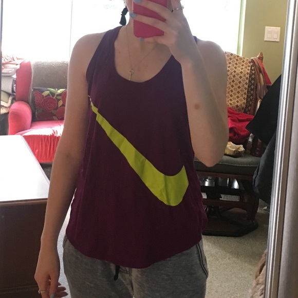 Nike Tops - Nike Tee